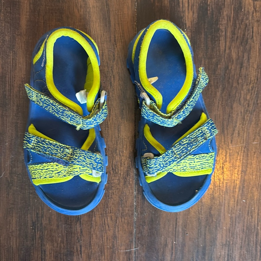 Sandals Quechua 
Size 25